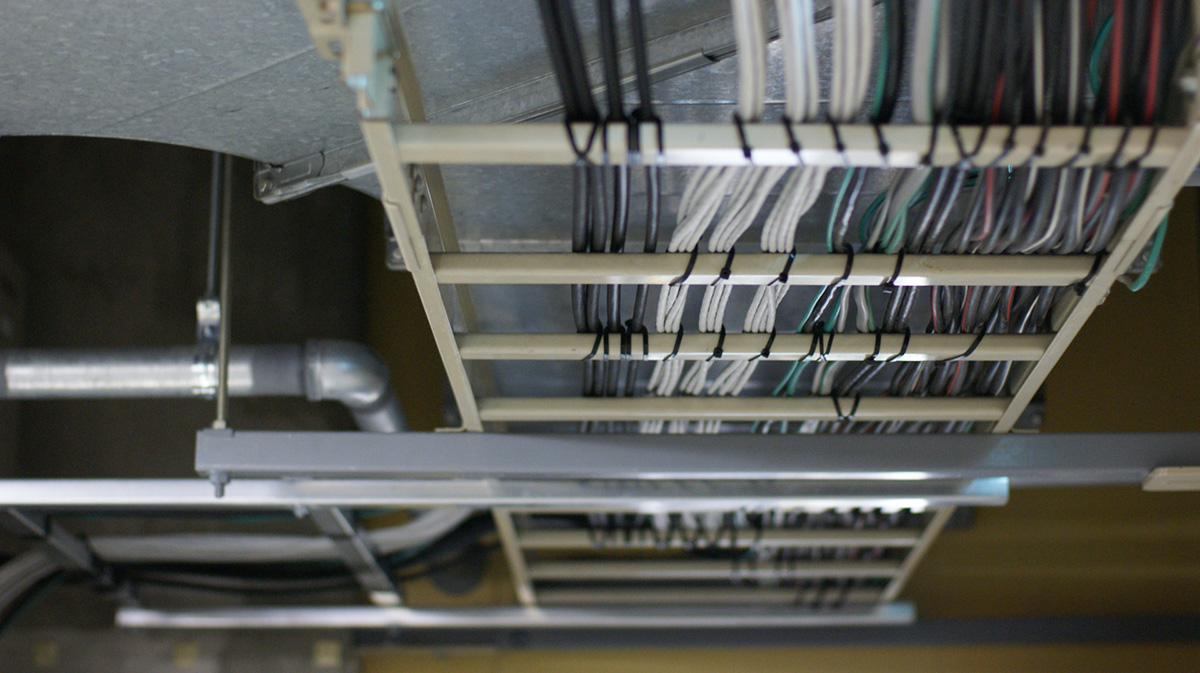 ケーブルラック布設工事
